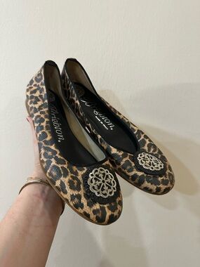BRIGHTON Aleta Ballerinas Leopard Print Leather FERRARA Medallion Size 10